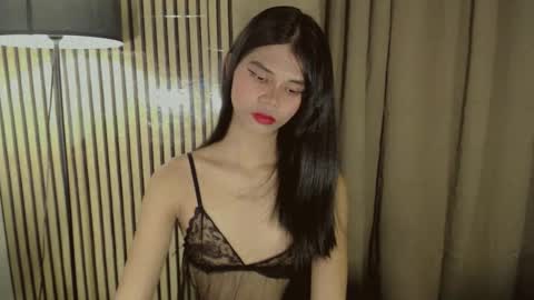 Snapshot of yourfavoratevivian chatting on 11-29-25, 09:18 Vivian online show from 11-29-25, 09:18