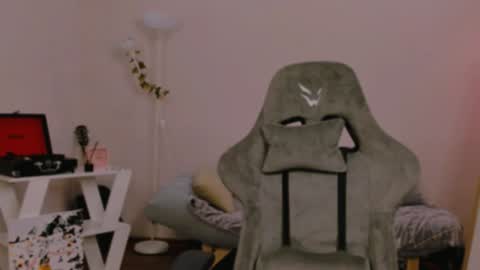 Chloe online show from 01-30-25, 07:59