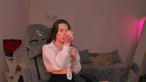 Chloe online show from 03-06-25, 09:20