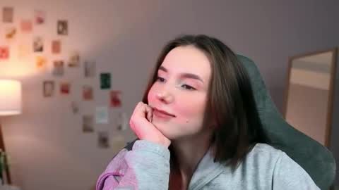 Chloe online show from 10-13-25, 09:37