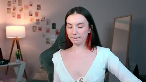 Chloe online show from 10-20-25, 05:19