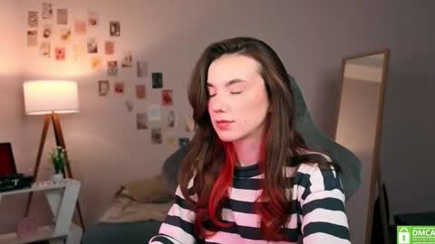 Chloe online show from 10-29-25, 04:48