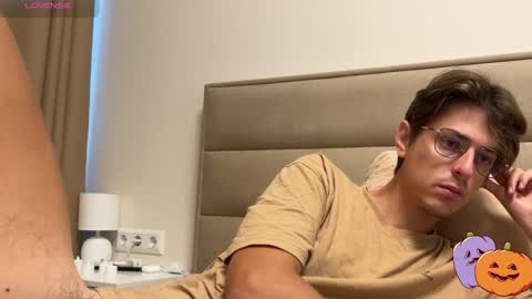 Snapshot of yourhotchristian chatting on 10-28-25, 07:45 Chris online show from 10-28-25, 07:45