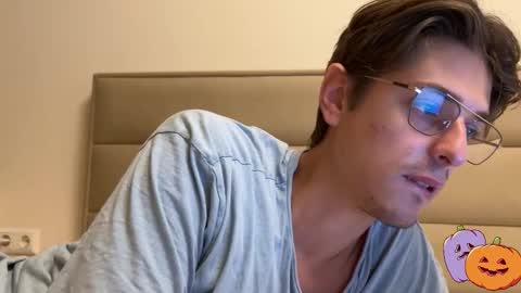 Snapshot of yourhotchristian chatting on 10-29-25, 05:31 Chris online show from 10-29-25, 05:31