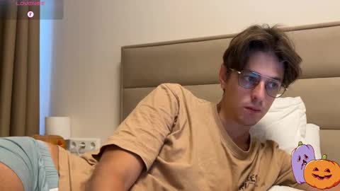 Snapshot of yourhotchristian chatting on 11-01-25, 06:59 Chris online show from 11-01-25, 06:59