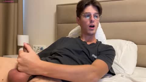 Snapshot of yourhotchristian chatting on 11-19-25, 09:09 Chris online show from 11-19-25, 09:09