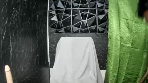 Snapshot of yourhotdodz chatting on 10-16-25, 04:08 yourhotdodz online show from 10-16-25, 04:08