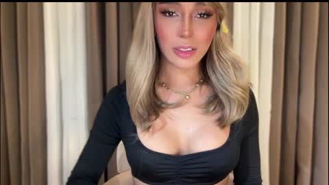 Snapshot of yourlovingpearlita1000 chatting on 10-29-25, 12:07 Pearl online show from 10-29-25, 12:07