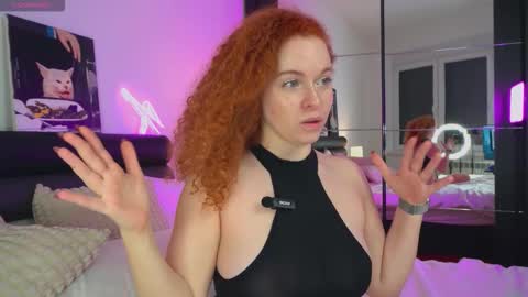 Snapshot of yourpie_ash chatting on 11-21-25, 07:12 Ashley online show from 11-21-25, 07:12