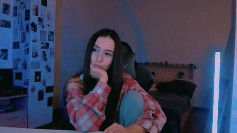 Snapshot of yourrdanceteacher chatting on 10-12-25, 07:46 Eva online show from 10-12-25, 07:46