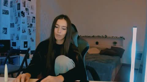 Snapshot of yourrdanceteacher chatting on 10-13-25, 07:25 Eva online show from 10-13-25, 07:25