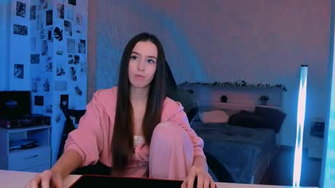 Snapshot of yourrdanceteacher chatting on 10-14-25, 07:36 Eva online show from 10-14-25, 07:36