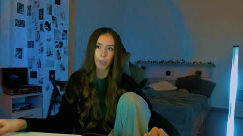 Snapshot of yourrdanceteacher chatting on 10-22-25, 07:35 Eva online show from 10-22-25, 07:35