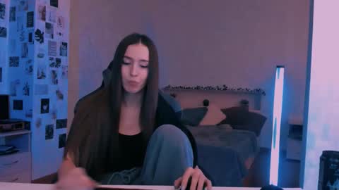 Snapshot of yourrdanceteacher chatting on 10-26-25, 07:42 Eva online show from 10-26-25, 07:42