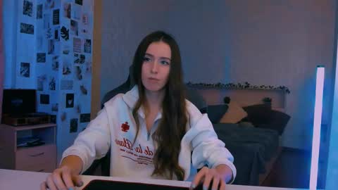 Snapshot of yourrdanceteacher chatting on 10-28-25, 07:49 Eva online show from 10-28-25, 07:49