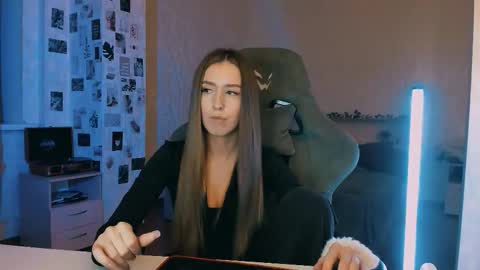 Snapshot of yourrdanceteacher chatting on 11-09-25, 07:56 Eva online show from 11-09-25, 07:56