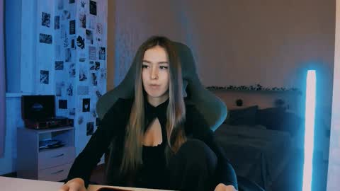 Snapshot of yourrdanceteacher chatting on 11-10-25, 07:13 Eva online show from 11-10-25, 07:13