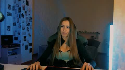 Snapshot of yourrdanceteacher chatting on 11-12-25, 07:57 Eva online show from 11-12-25, 07:57