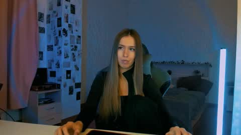 Snapshot of yourrdanceteacher chatting on 11-20-25, 07:35 Eva online show from 11-20-25, 07:35