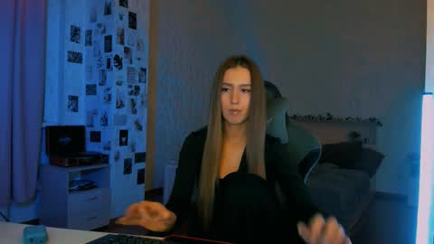 Snapshot of yourrdanceteacher chatting on 11-21-25, 07:56 Eva online show from 11-21-25, 07:56