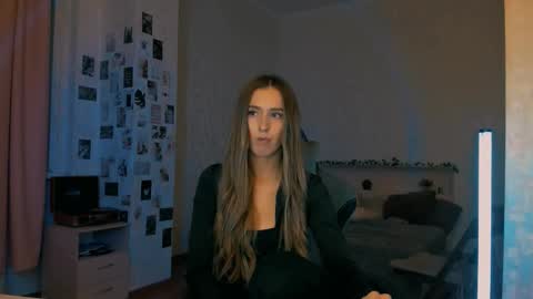 Snapshot of yourrdanceteacher chatting on 11-23-25, 07:57 Eva online show from 11-23-25, 07:57