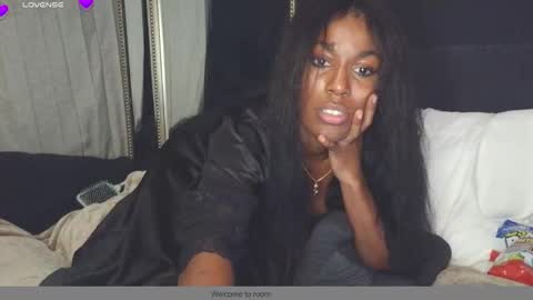 Snapshot of yoursensualebony chatting on 10-10-25, 07:29 Rosey online show from 10-10-25, 07:29