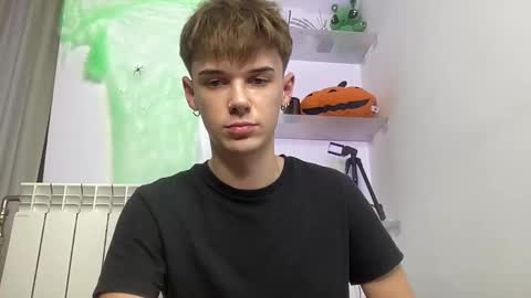 Snapshot of yoursweetyguy chatting on 10-28-25, 03:25 yoursweetyguy online show from 10-28-25, 03:25