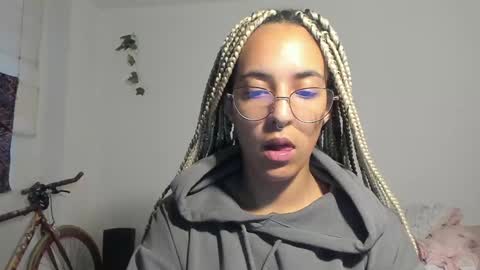 Snapshot of youwishtobeme chatting on 12-27-24, 10:59 elizabeth ju online show from 12-27-24, 10:59