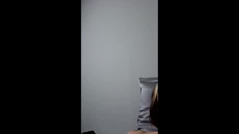 Snapshot of yrupking chatting on 01-11-26, 02:33 yrupking online show from 01-11-26, 02:33