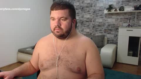 Snapshot of yugogee chatting on 10-30-25, 10:43 Yugo - online show from 10-30-25, 10:43