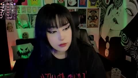    rawr   Anne Independent model      online show from 10-27-25, 11:20