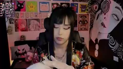    rawr   Anne Independent model      online show from 10-28-25, 08:22