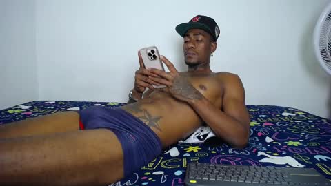 Snapshot of yulian_23 chatting on 10-06-25, 10:12 Ivan online show from 10-06-25, 10:12