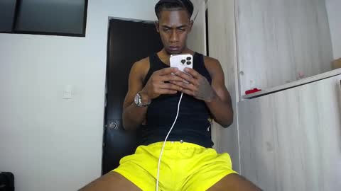 Snapshot of yulian_23 chatting on 10-31-25, 12:22 Ivan online show from 10-31-25, 12:22