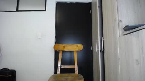 Snapshot of yulian_23 chatting on 10-31-25, 05:25 Ivan online show from 10-31-25, 05:25