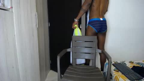 Snapshot of yulian_23 chatting on 11-13-25, 05:12 Ivan online show from 11-13-25, 05:12