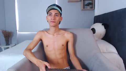 yulian_vasquez online show from 03-07-25, 03:18