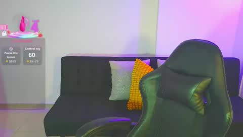 Yulienne online show from 02-15-26, 12:18