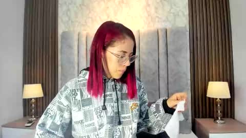 yulievans online show from 10-08-25, 10:46