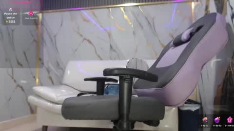 Snowflake online show from 12-21-25, 03:02