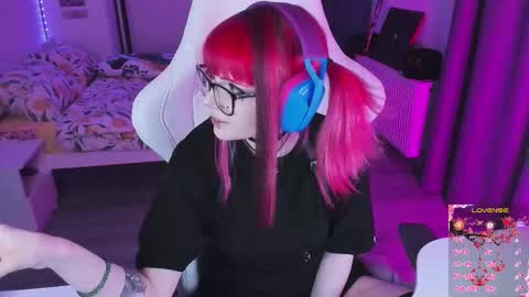 Snapshot of yumi_youkai chatting on 12-17-25, 10:38 Yumi 3 online show from 12-17-25, 10:38