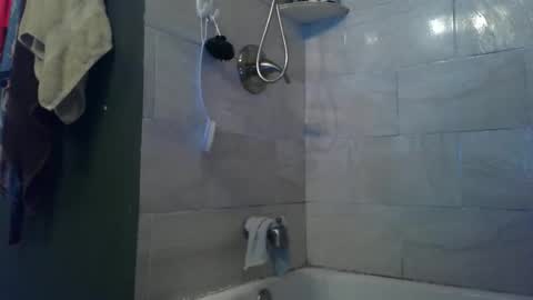 Payton kelly online show from 10-18-25, 03:09