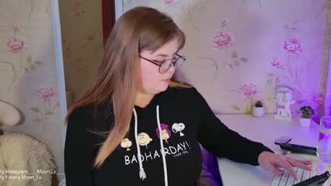 Polly online show from 10-19-25, 12:28