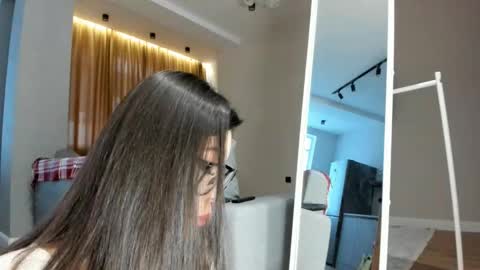 Yumi online show from 12-07-24, 04:09