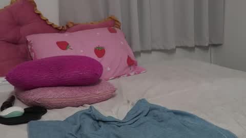 Snapshot of yummymatcha chatting on 01-15-25, 02:02 Angel Chai online show from 01-15-25, 02:02