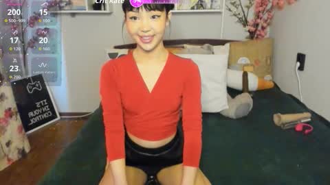 Snapshot of yummyqueen1 chatting on 10-15-25, 03:28 KIM online show from 10-15-25, 03:28