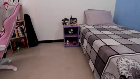 Yuna online show from 12-20-24, 04:36