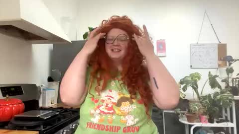 Etta and N online show from 12-17-25, 07:20