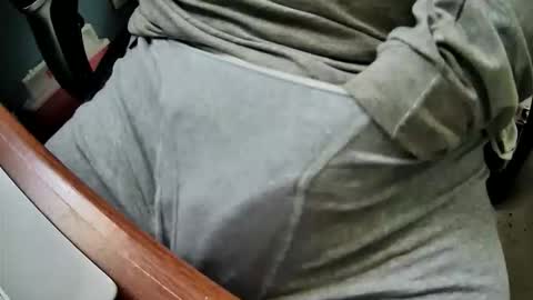 yuppers1234 online show from 10-15-25, 04:18