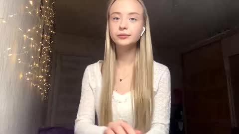 Snapshot of yutwiner chatting on 12-16-25, 02:22 May online show from 12-16-25, 02:22